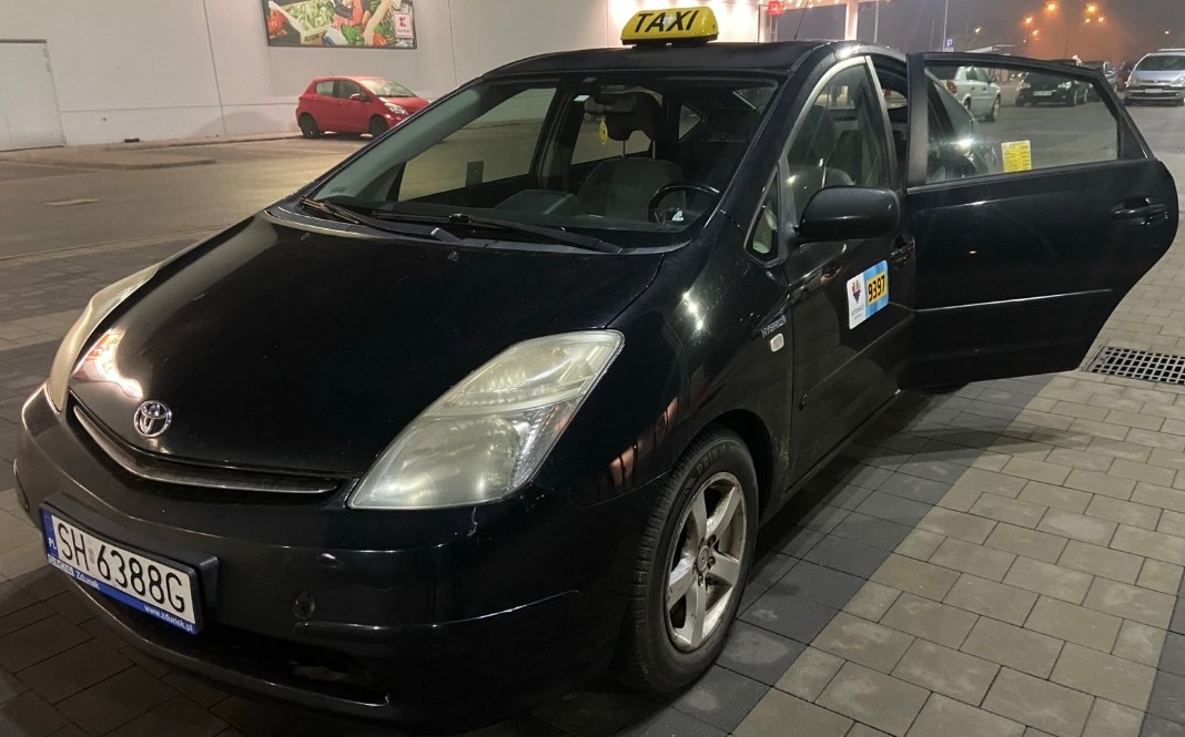 TOYOTA PRIUS