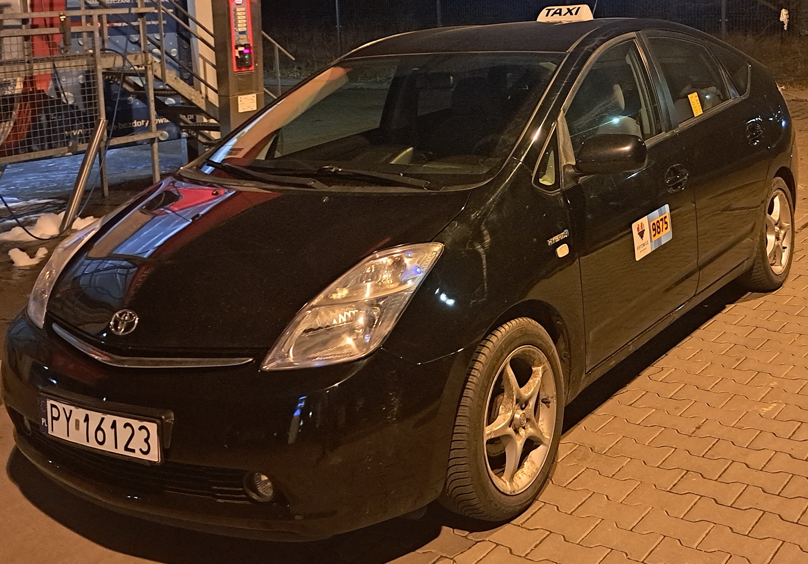 TOYOTA PRIUS